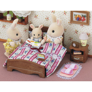 Sylvanian Families Набор "Большая кровать и тумбочка" 2934